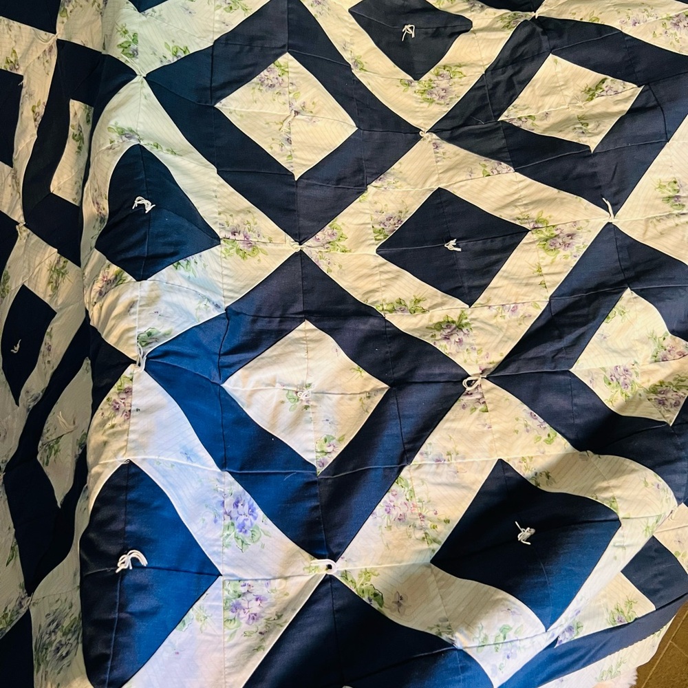 Blue and White Queen Geometric Quilt in Excellent Condition